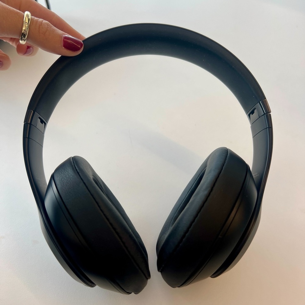 Beats By Dr Dre Wireless Black Headphones
